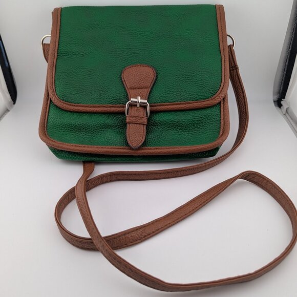 👜 Jules & James Green Crossbody Bag with Buckle Flap – Faux Leather, Vintage Lo - Picture 2 of 5